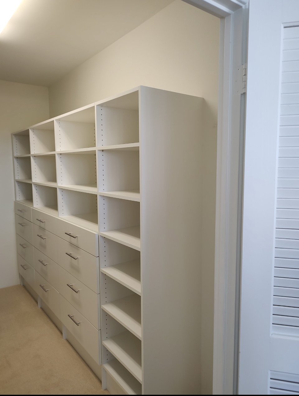 Cream Walk-In with Drawer Bank